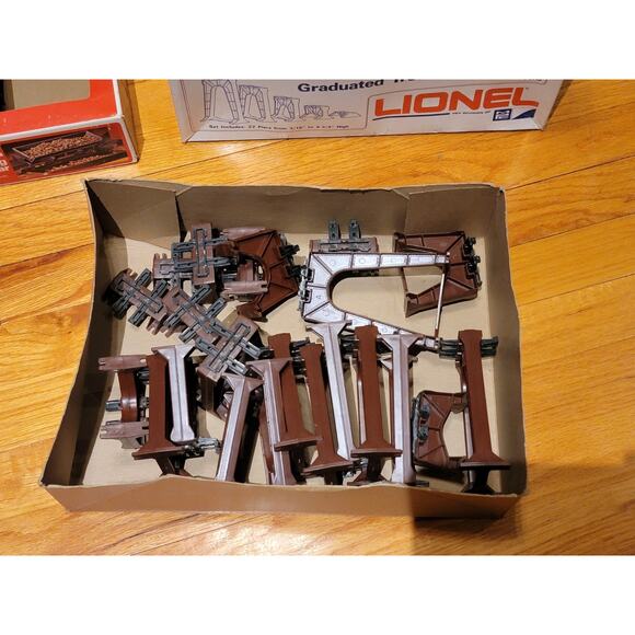 Vintage Lionel Graduated Trestle Set 027 Gauge 6-2110 Inbox 22 Pieces - Picture 2 of 6